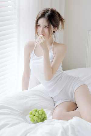 美女不穿衣服视频