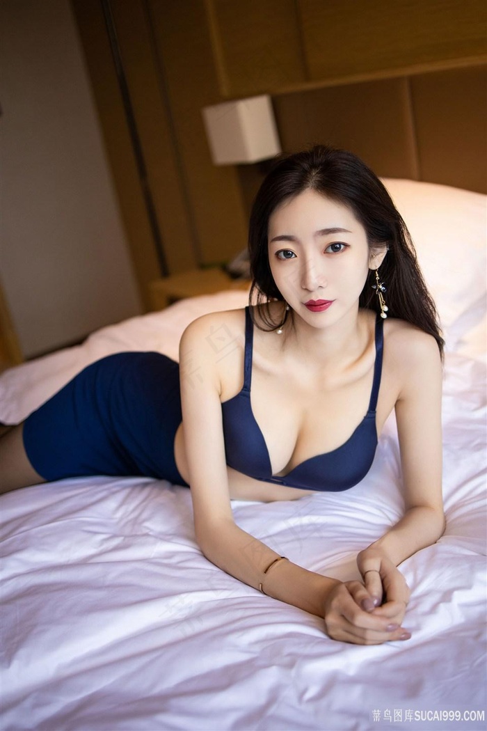 女式泳衣不遮副乳照片